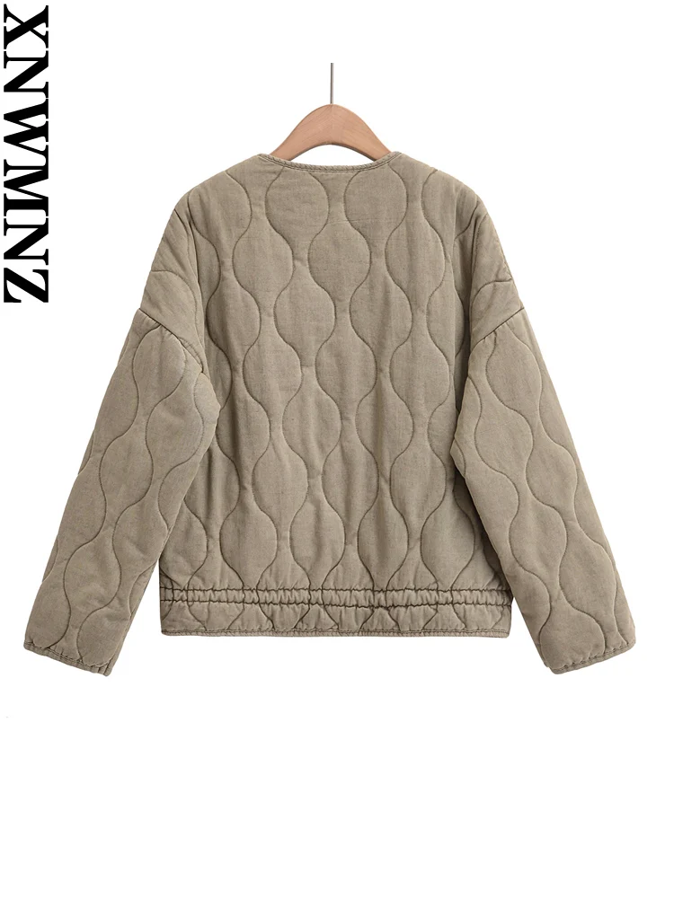 XNWMNZ Women's Fashion 2023 Autumn/Winter Quilted Padded Jacket Women Vintage O Neck Pocket Zipper Casual Female Loose Outerwear