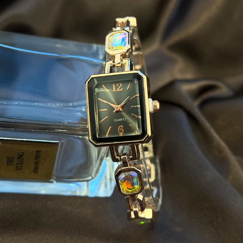 ساعة عمل للسيدات مستطيلة رائعة وسوار ألماس ملون أنيق وساعات يد كوارتز فاخرة للنساء مناسبة