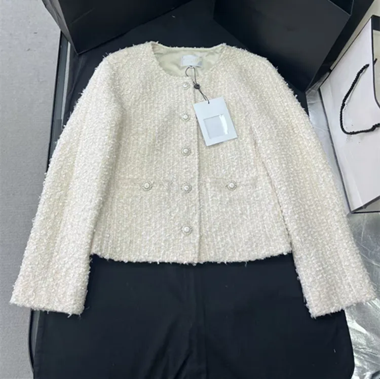 Customized New Winter 2025 styles of European and American women's clothing Long-sleeved single-breasted beige tweed coat skirt