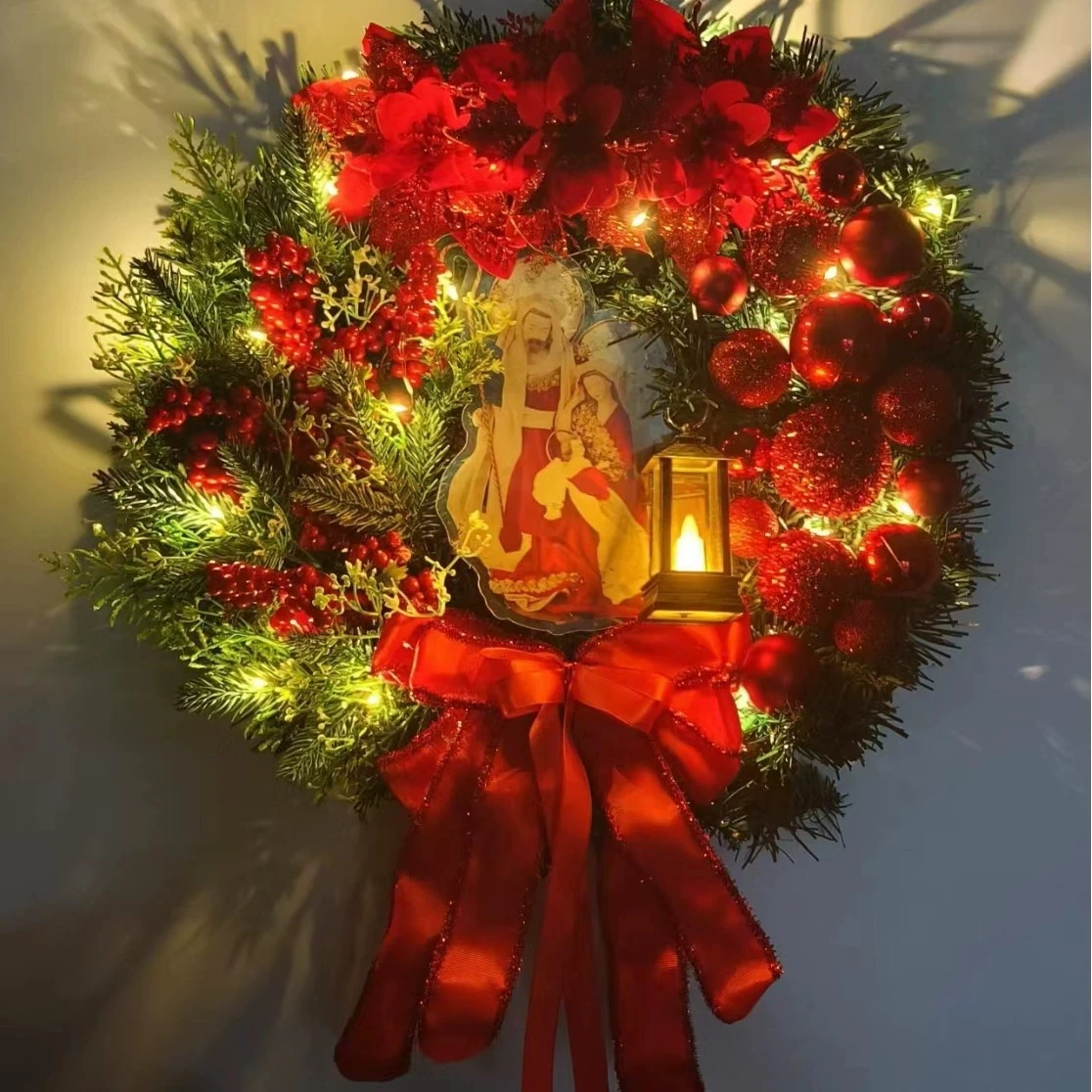 40 cm Weihnachtskranz mit Laterne, Haustürgirlande mit großer Schleife, saisonale Verzierung, Weihnachtsdekoration für Haustürwand – Detail 2