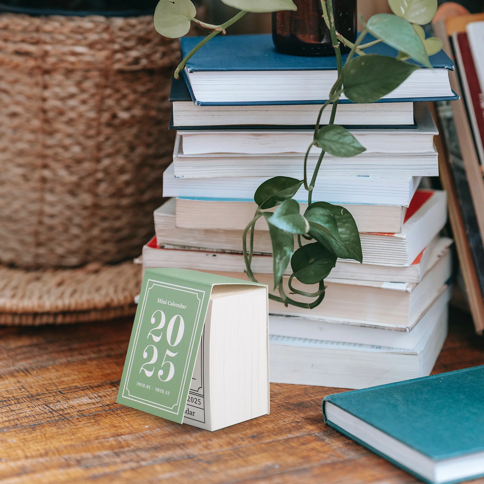 1 Book Desk Calendar 2025 Time Planning Mini Daily 2025 Calendar Tearable Office Desk Standing Calendar Vintage  For Home Office