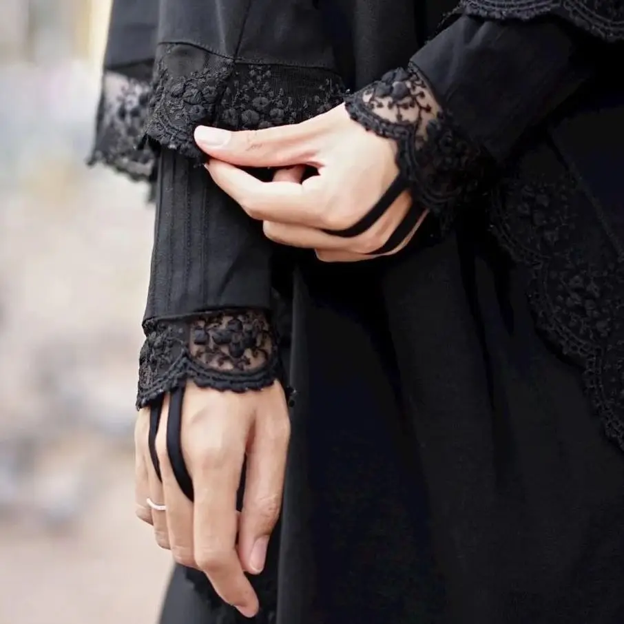 

Lace Sleeve Zipper Front Open Cardigan Robe Elegant Court Style Long Gown for Women Spring Season Fashion Trend