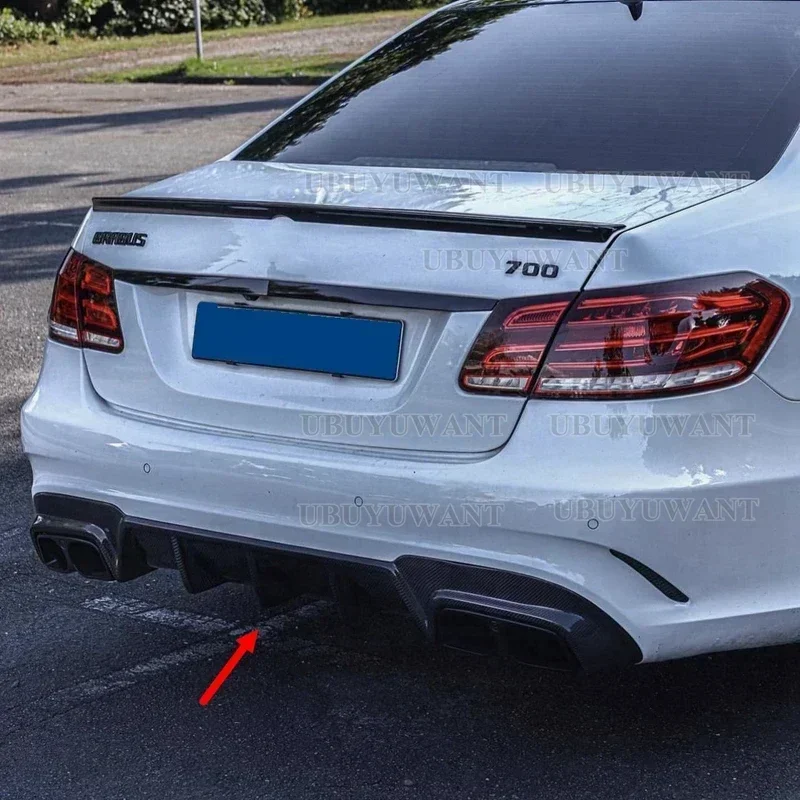 Piastra di scarico della staffa dello Spoiler del labbro del diffusore del paraurti posteriore dell\'auto in fibra di carbonio per Mercedes Benz