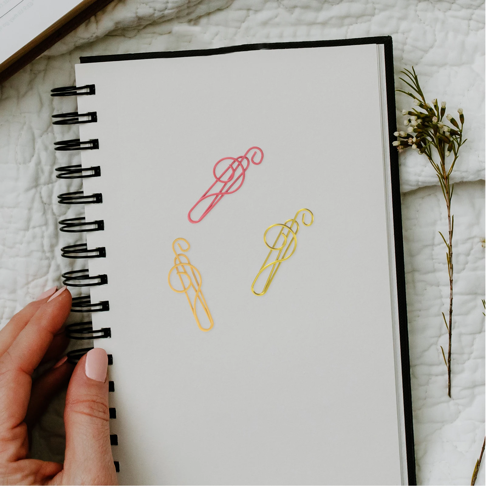 200Pcs Colorful Musical Notes Paperclips Metal Bookmarks for Office School Students Teachers Document Organizers