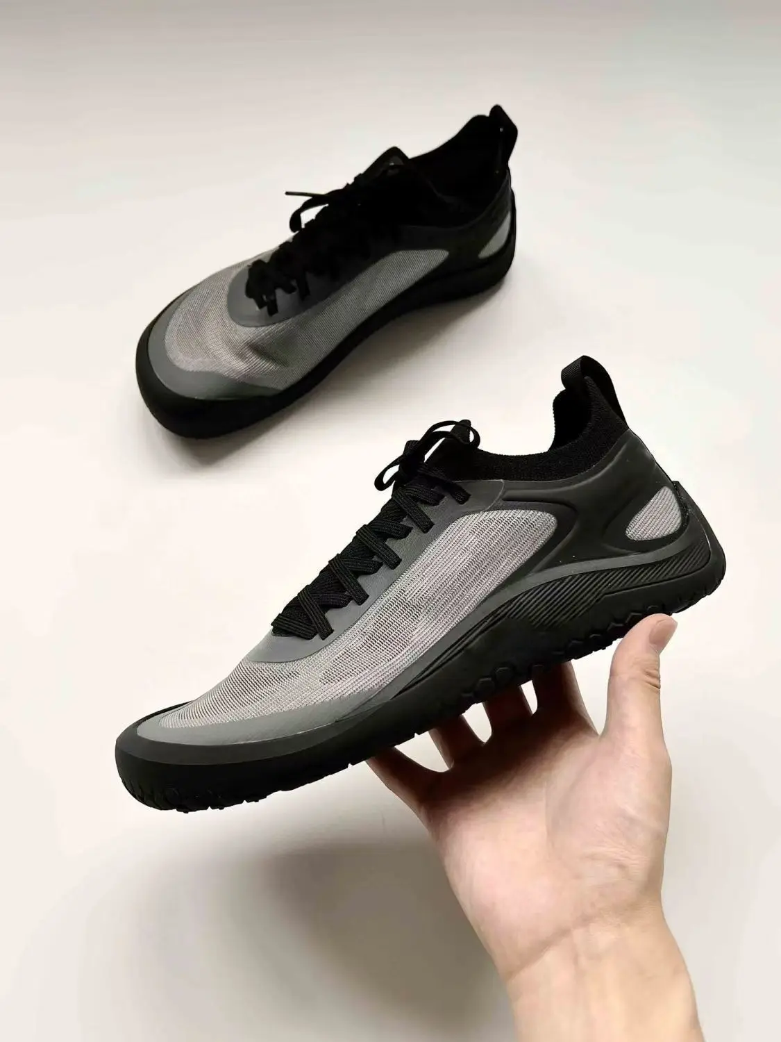 Men Barefoot Hiking Shoes Soft Sole Mesh Breathable Outdoor Trekking Sneakers Men German Army Style Training Casual Shoes