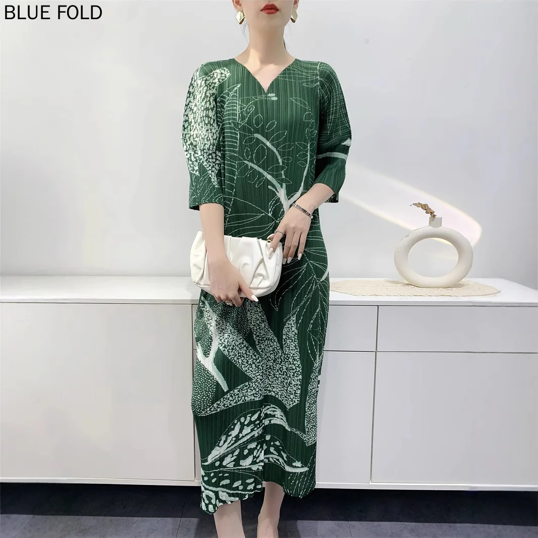 MIYAKE Spring and Summer Printed Dress Women's Design Original Three-quarter Sleeve Pleated Skirt Mid-length V-neck Front Slit