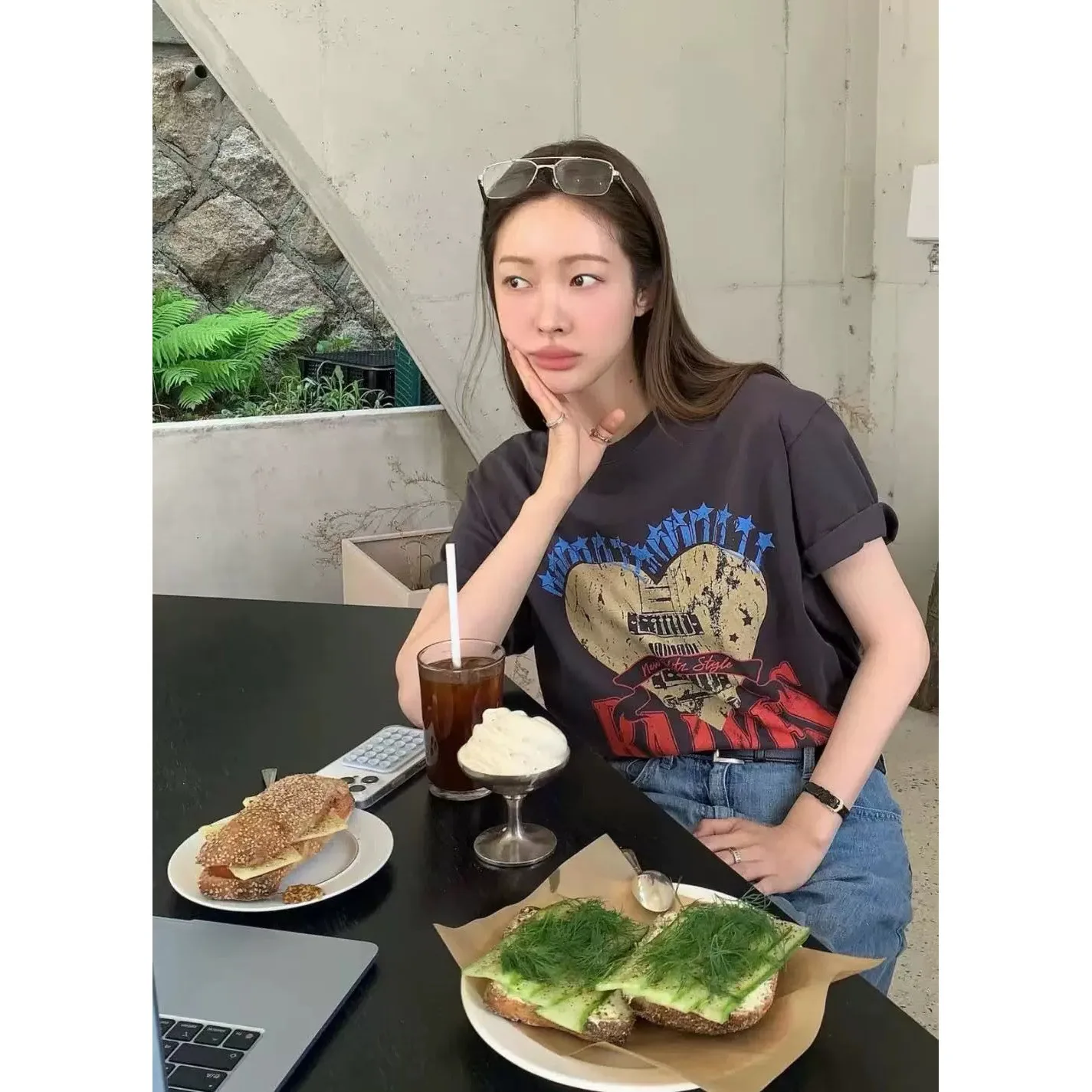 

Весна 2026: Футболка RA Cheung Yuen в стиле ретро с сердечками, короткий рукав, простой универсальный дизайн, корейский стиль, хлопок, впитывающий пот