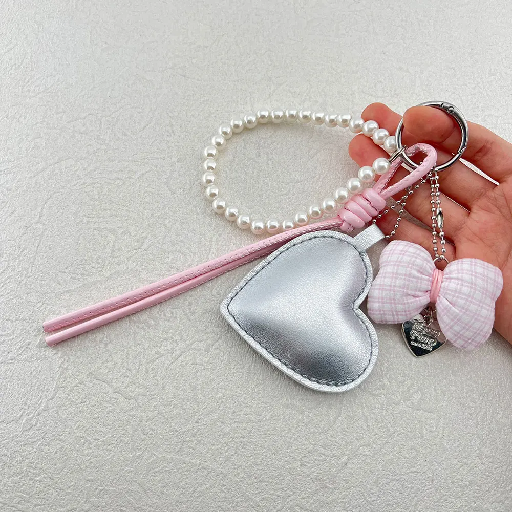 

Silver Spring Clasp Long Sweet Girl Pendant, Shiny Silver Pu Heart-Shaped Pink Fabric Bow with Soft Light Pearl Wristband, Pu Tassel Pendant, Suitable for Handbags and Household Key Accessories