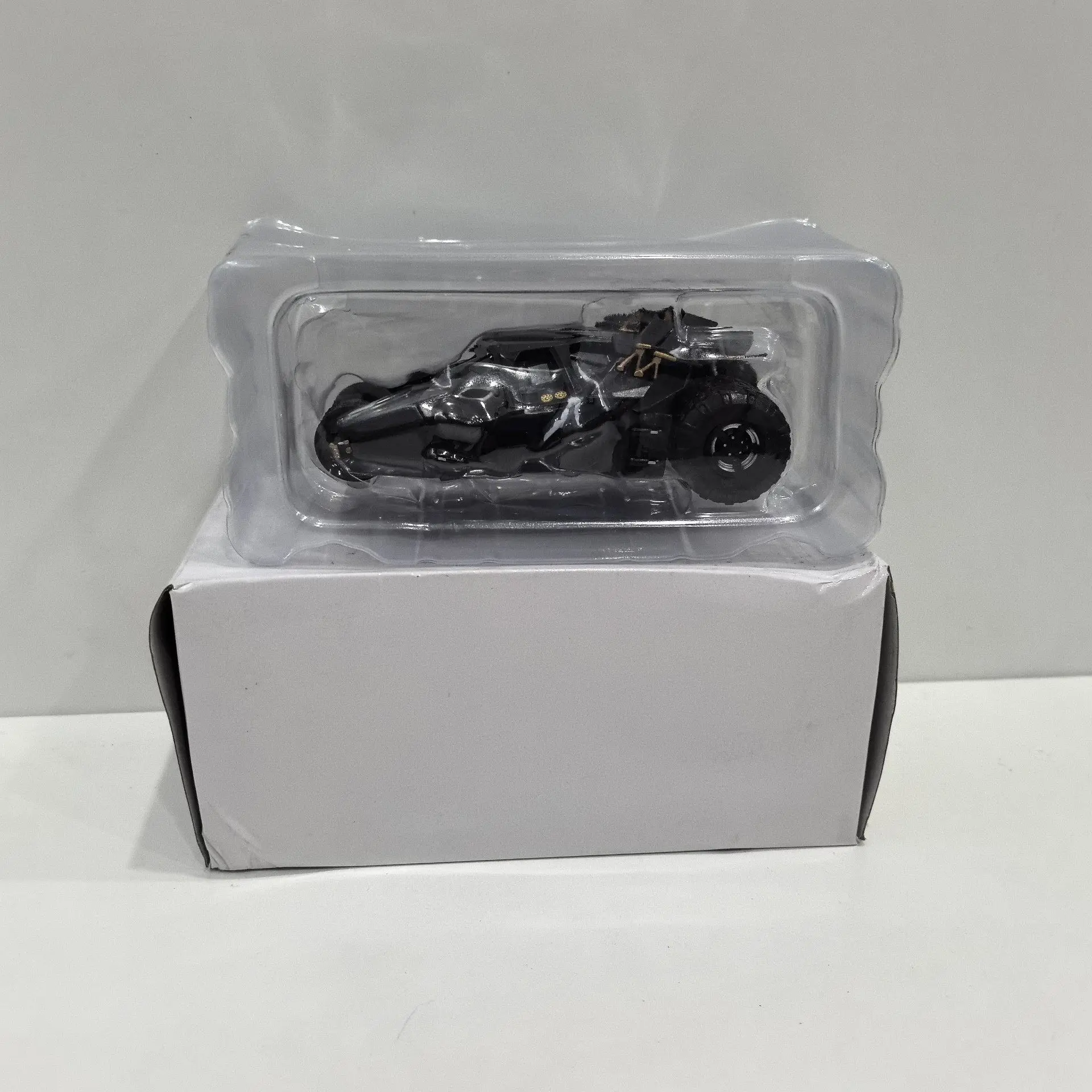 

Модель автомобиля IXO из литого металла в масштабе 1/43