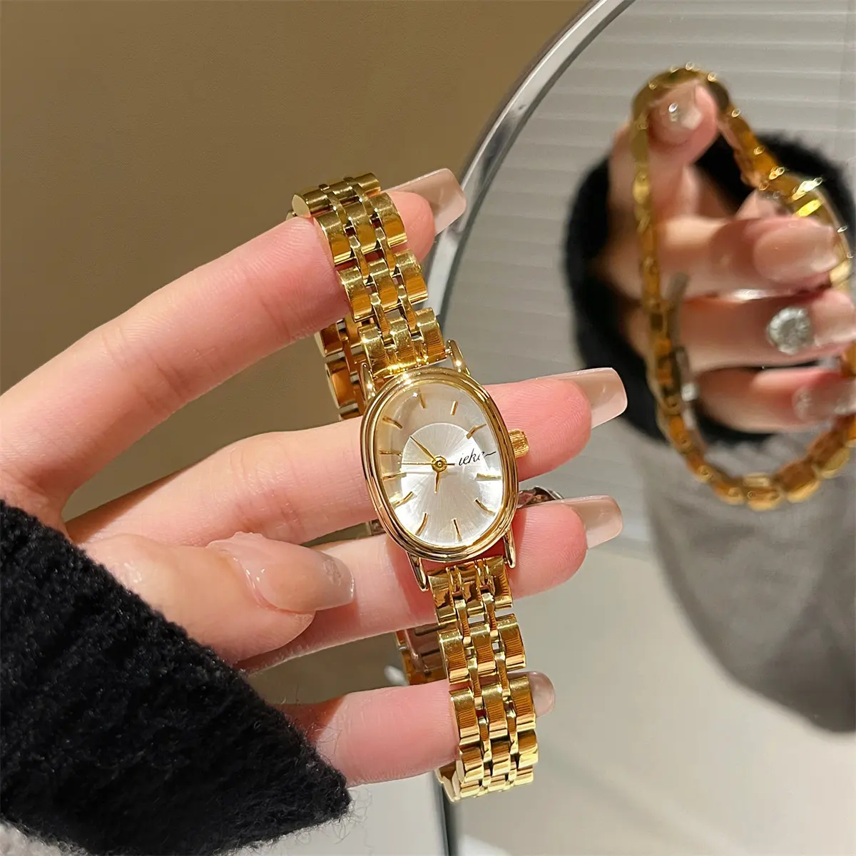 Luxurious And Classic Oval-Shaped, Minimalist, High-End Quartz Watch With A Steel Strap, Perfect For Stylish Female Students.