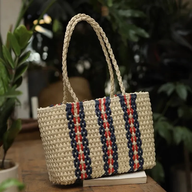 Straw Tote Bag Women One-Shoulder Hand-Woven Beach Bag Large Capacity Vacation Seaside Accessory view 4