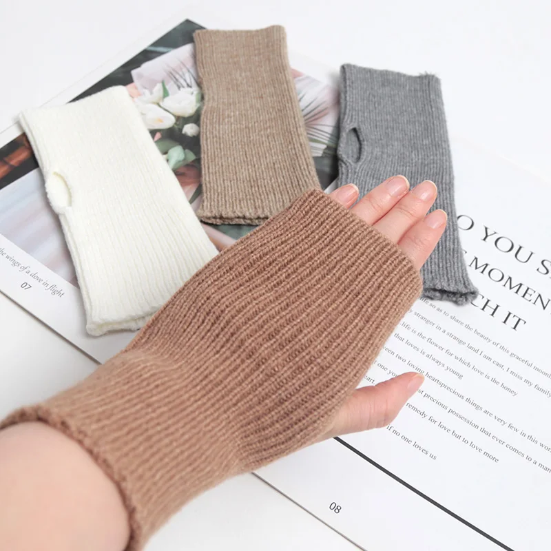 1 paar korte warme gebreide polsbeschermingshandschoenen Vingerloze handschoenen Zacht Warm Elastisch Geschikt voor winterwarm artefact