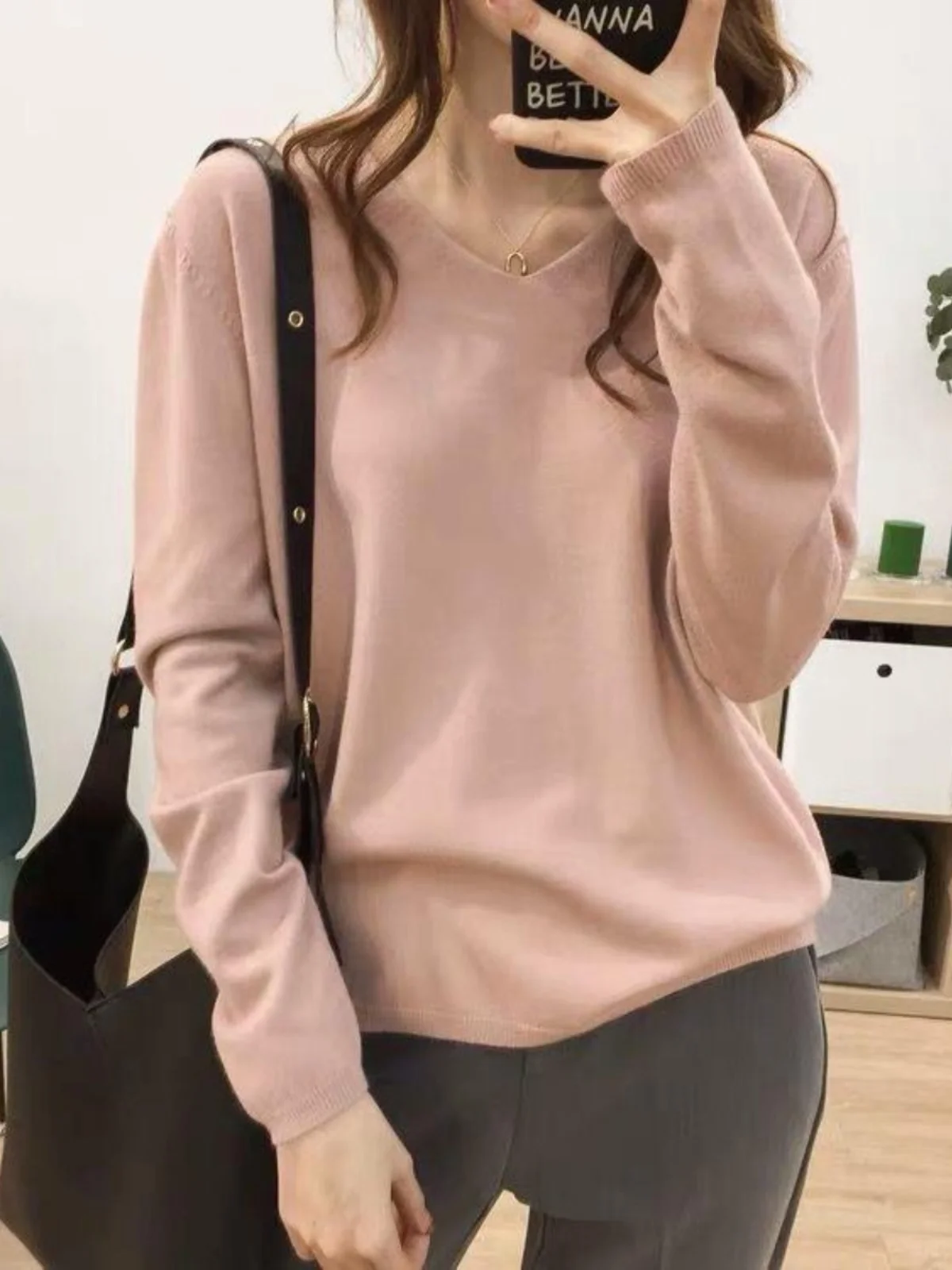 

Women's V-Neck Knitwear Loose Fit Inner Wear Base Shirt Pure Color Outerwear Slimming Effect Early Autumn Winter New Style La...