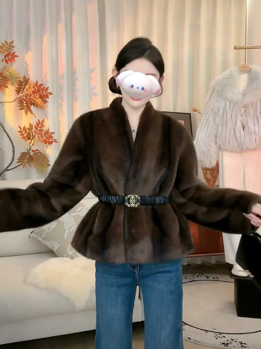 Un nuovo cappotto di pelliccia ecologico all-in-one caldo, elegante e di fascia alta che imita la pelliccia di visone