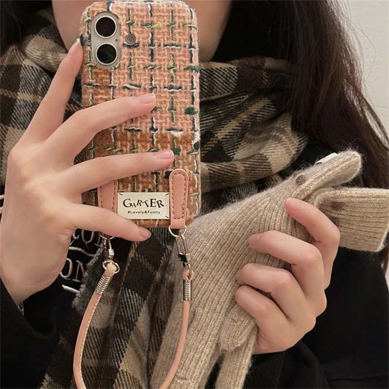 ストラップ付きのカラフルなウールチェック柄の電話ケース、iphone 16 pro、14、13、15、pro max、apple 16、15、ぬいぐるみ用の柔らかいファブリックケース