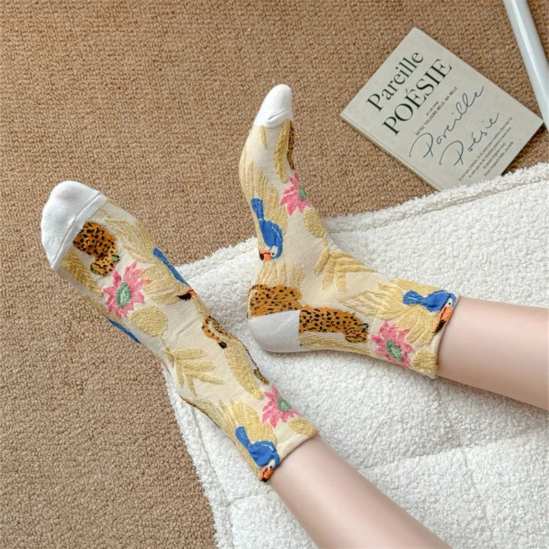 New Women Socks  Retro Floral Embossment Pattern Middle Tube Socks Women Japanese Fashion Ethnic Harajuku Cartoon Cotton Socks