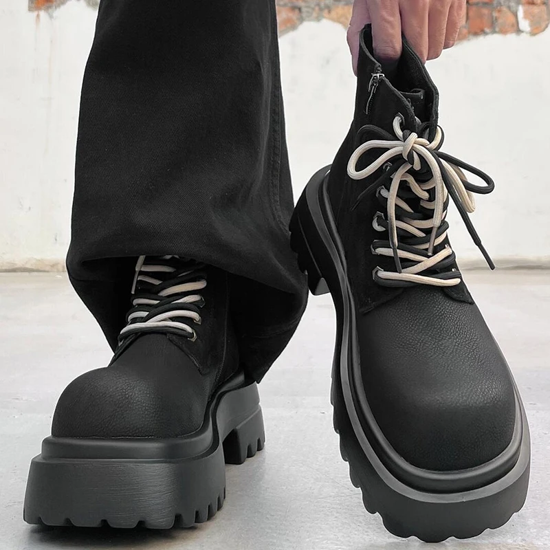 Botas de cuero originales para hombre, estilo punk, hip hop, informales, negras, de diseñador, estilo cowboy, con plataforma, para primavera y otoño, botines gruesos y modernos.