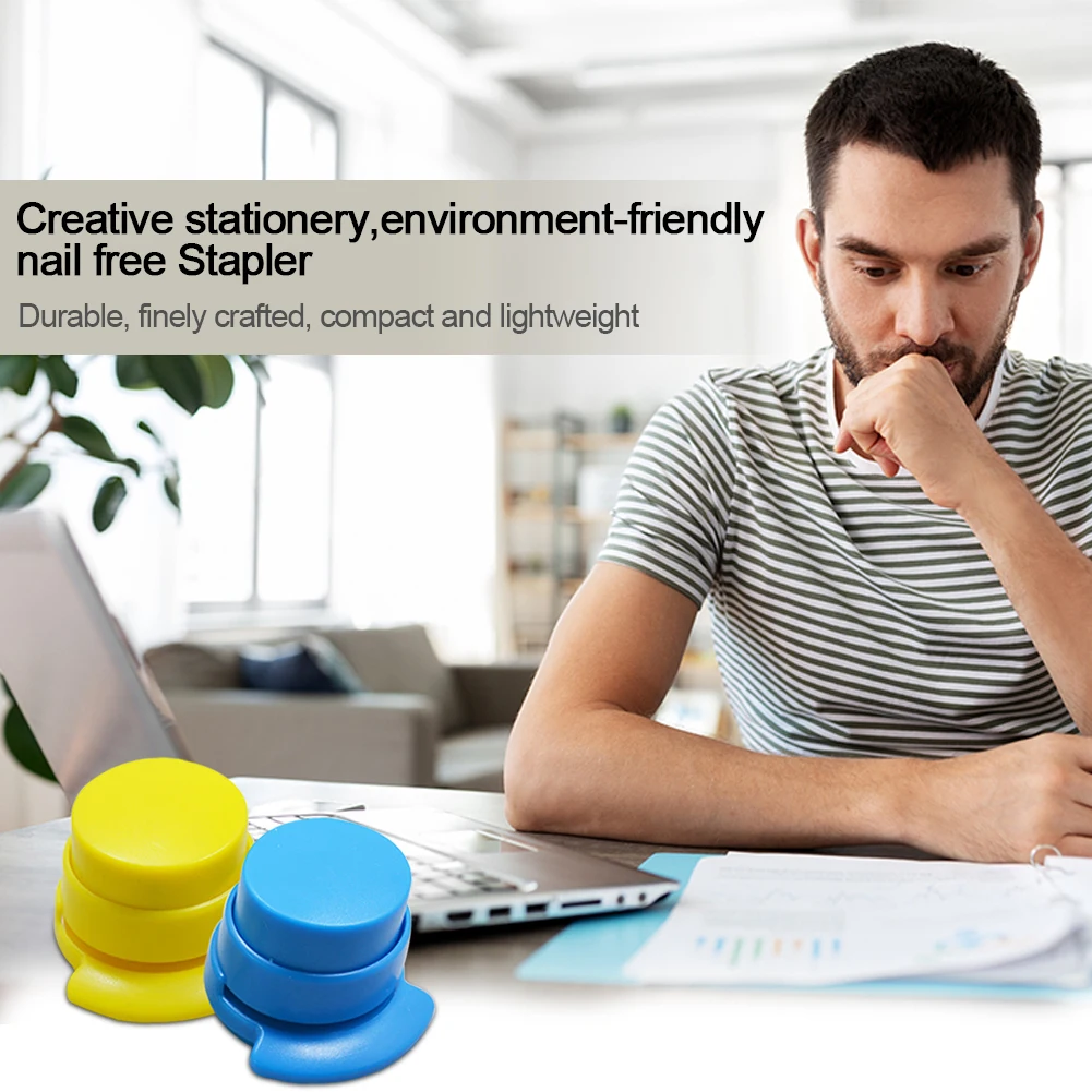 دباسة بلاستيكية صغيرة محمولة ، أداة تجليد ، دباسة ، فواتير سطح المكتب ، أوراق ، لون عشوائي ، المنزل ، المدرسة ، القرطاسية ، 2 قطعة