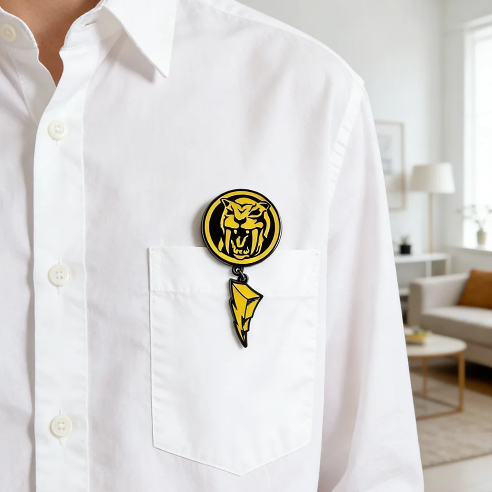 Mighty Morphin Power Rangers Gelber Ranger Emaille-Pin, Sabertooth-Tiger Power-Münze, Brosche, Blitz-Anhänger, Metall-Abzeichen, Geschenk – Detail 10