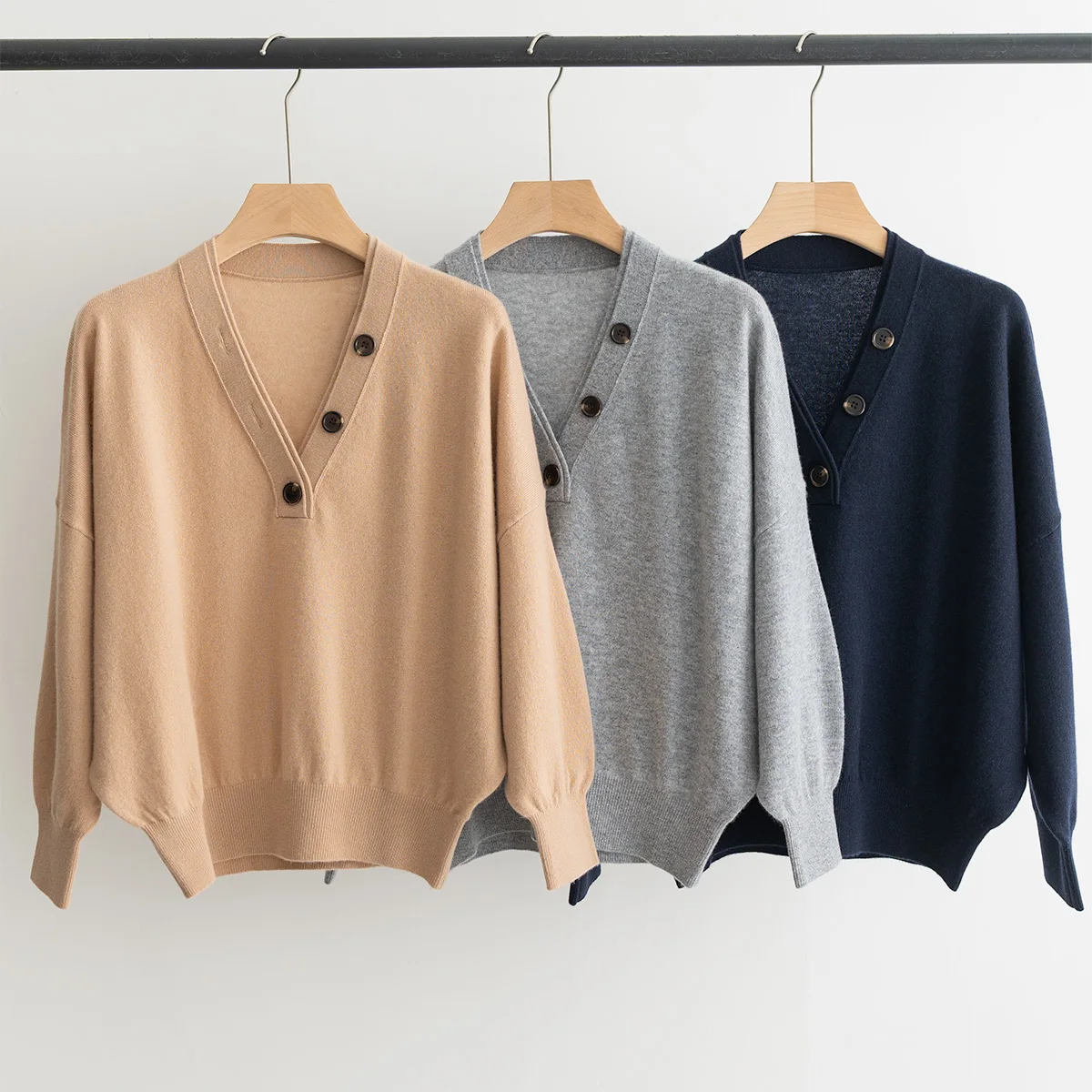 

2025 new V-neck pure color pullover style long-sleeved sweater for commuting