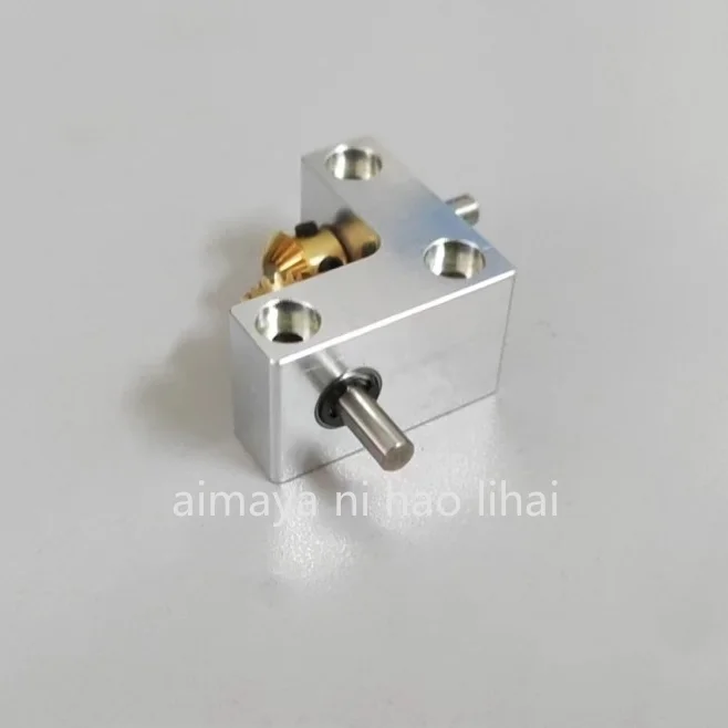 90 degree converter, speed ratio 1:1 small cone bevel gearbox right angle commutator, output shaft diameter 4mm
