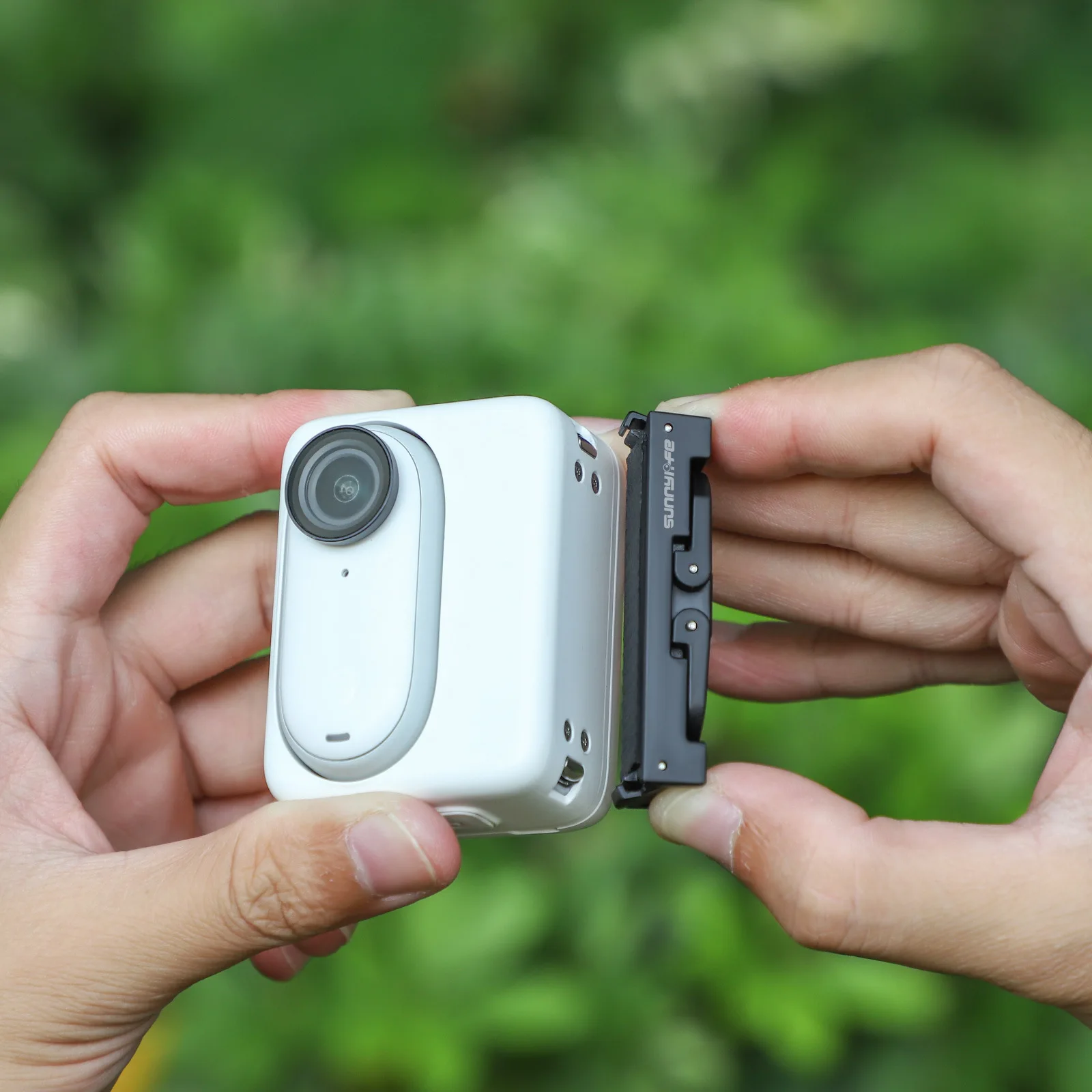 Sunnylife Insta360 GO 3S Adattatore magnetico a sgancio rapido – Supporto rapido e piastra di estensione per accessorio fotocamera GO 3