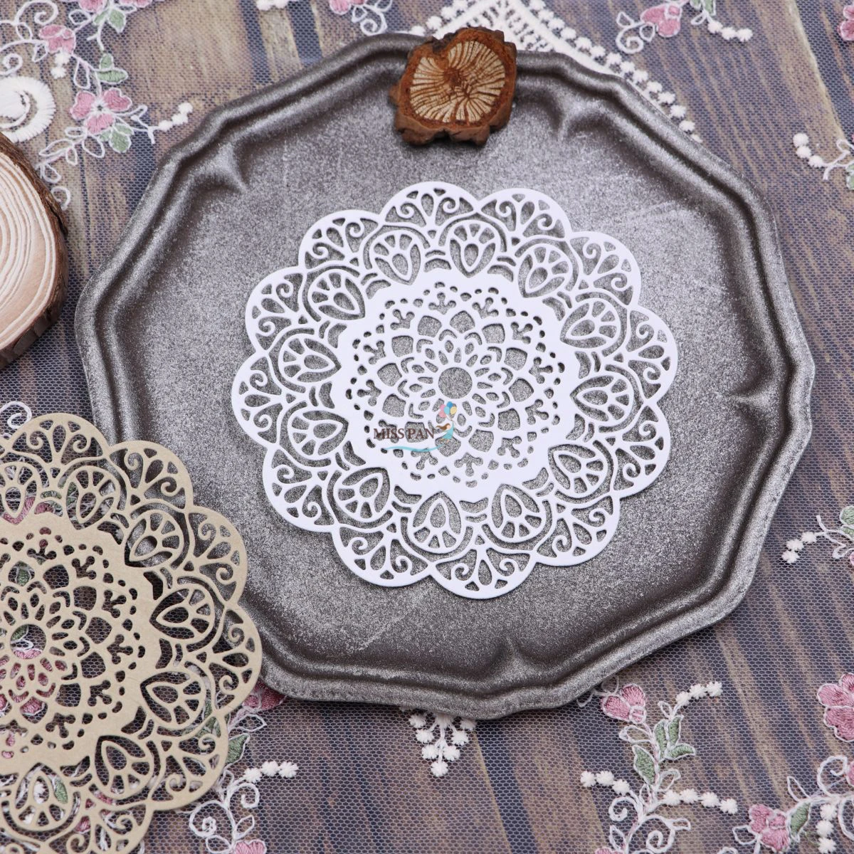 Circle Frame Metal Dies Cutting for Scrapbooking Embossing DIY Manual Photo Album Decor Knife Molds Craft Stencils