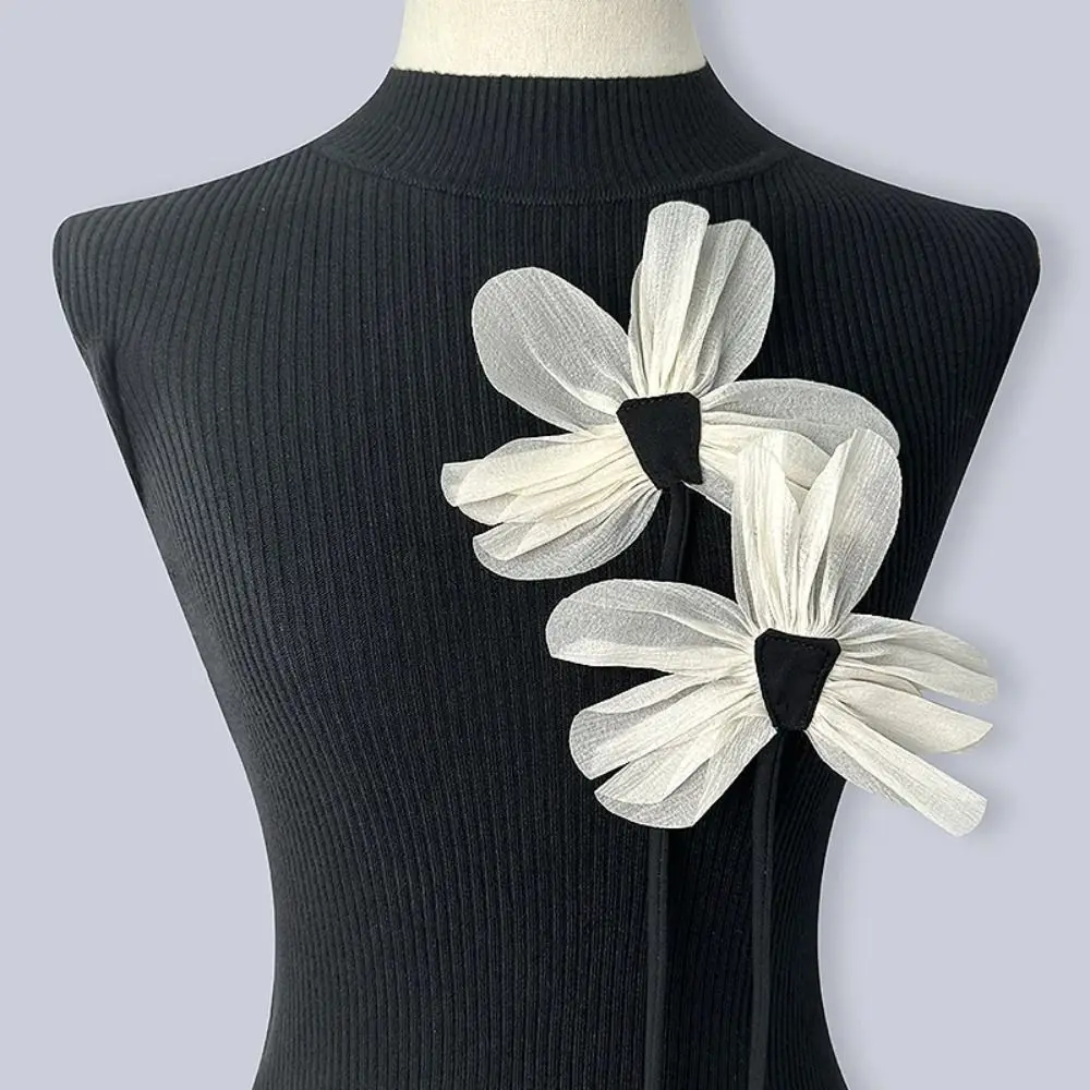 2Pcs New Black White Cloth Fabric Flower Brooch Pins Lace Flower Corsage Lapel Pins Handmade Jewelry DIY Sew Flower Clothing