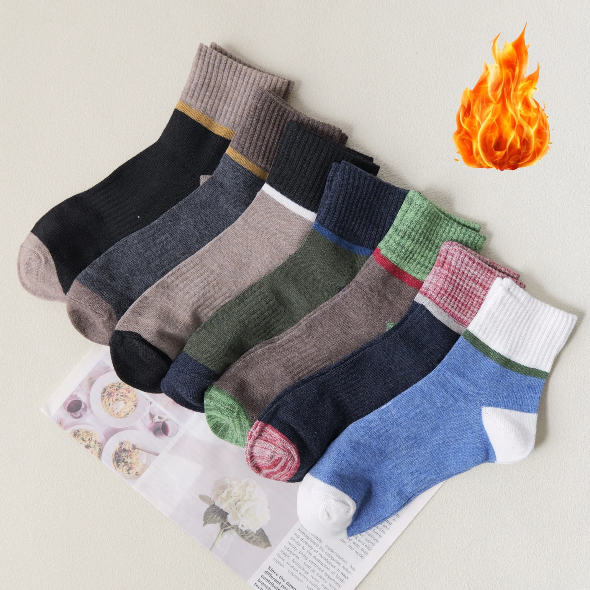 

Несколько пар мужских носков Crew, теплые на осень и зиму, модные и стильные, удобные, дышащие и влагоотводящие.