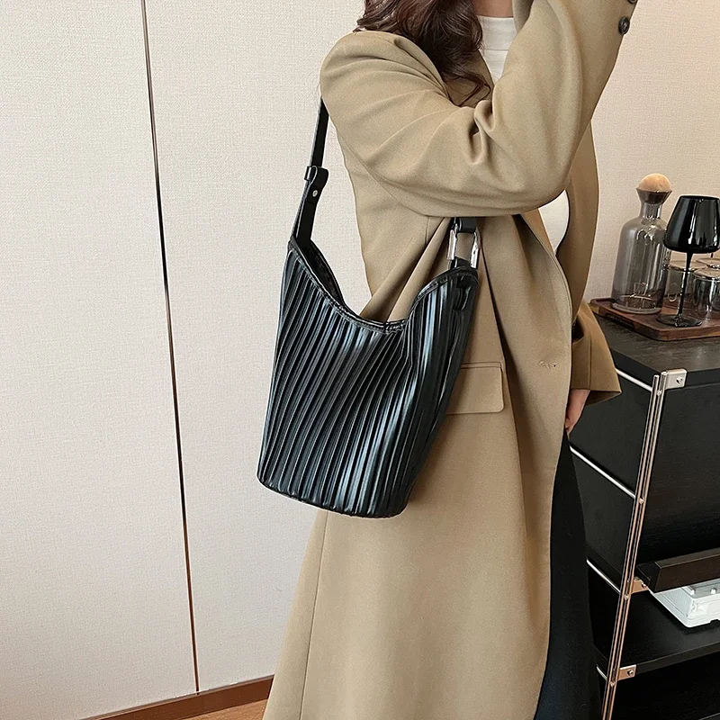 Hasp Tote Bags Pu Women's Bags on Sale 2023 High Quality Solid Folds Shoulder Bags Large Capacity Casual Crossbody Bag