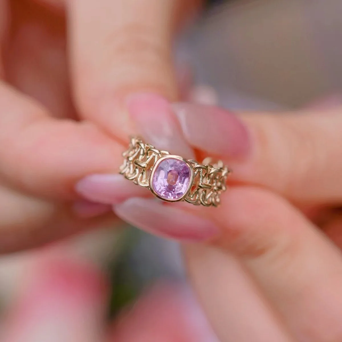 

Chic High-end 925 Silver Pink Sapphire Lace Ring 18K Yellow Gold Plated Padparadscha Hollow Open Finger Band Female Fine Jewelry