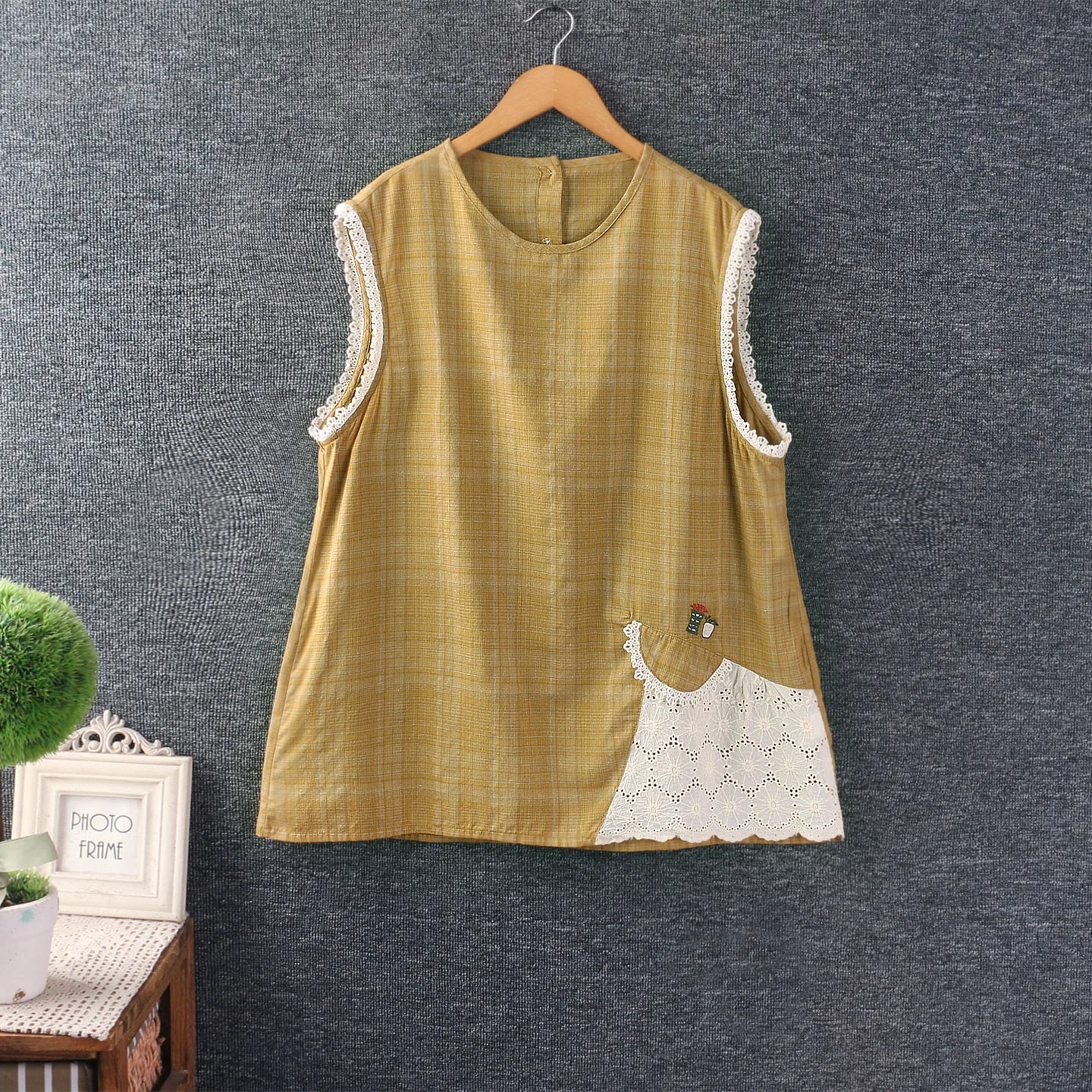 

Women Vintage Mori Girl Lace Embroidery Patchwork Cotton Tank Tops Summer O-Neck Sleeveless Casual Loose Pullover Vest Tops