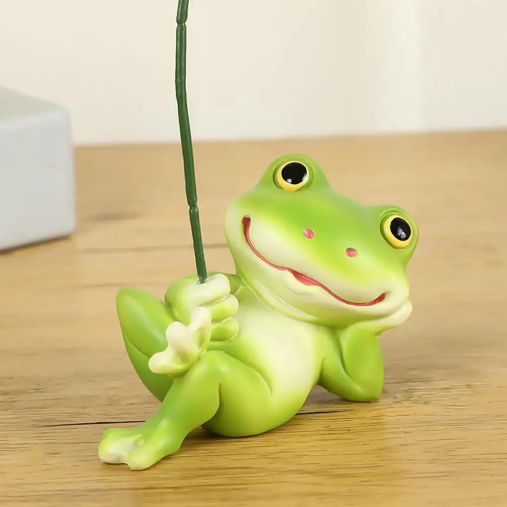 Resin Ornament Cute Frog Figurine Planter with Leaf Umbrella Small Climbing Frog Statue Outdoor Garden Patio Yard Decoration