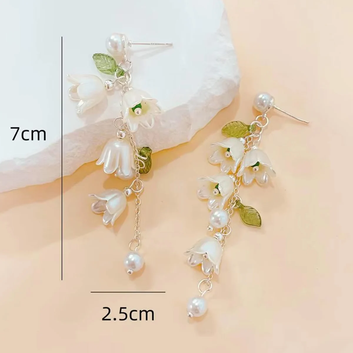 White Tulip Green Leaves Drop Earrings For Women Pearly Lustre Flower Shape Long Tassel Trendy Earrings Y2K French Romantic