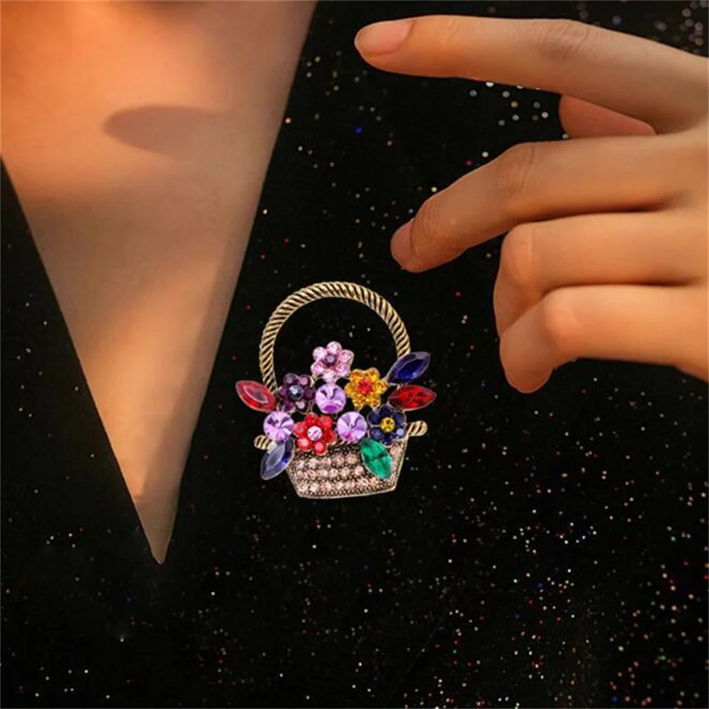 Exquisite Rhinestone Flower Basket Brooches Colorful Rhinestne Jewelry Brooches Male Female Clothing Accessories Gift