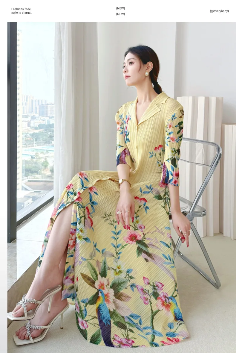 Blumendruck Miyake Plissiertes Kleid mit Reverskragen, 3/4-Ärmeln und Knopfleiste, Midi-Länge, Leichtes Freizeitkleid für den Alltag, Stilvolles Damenkleid – Detail 1