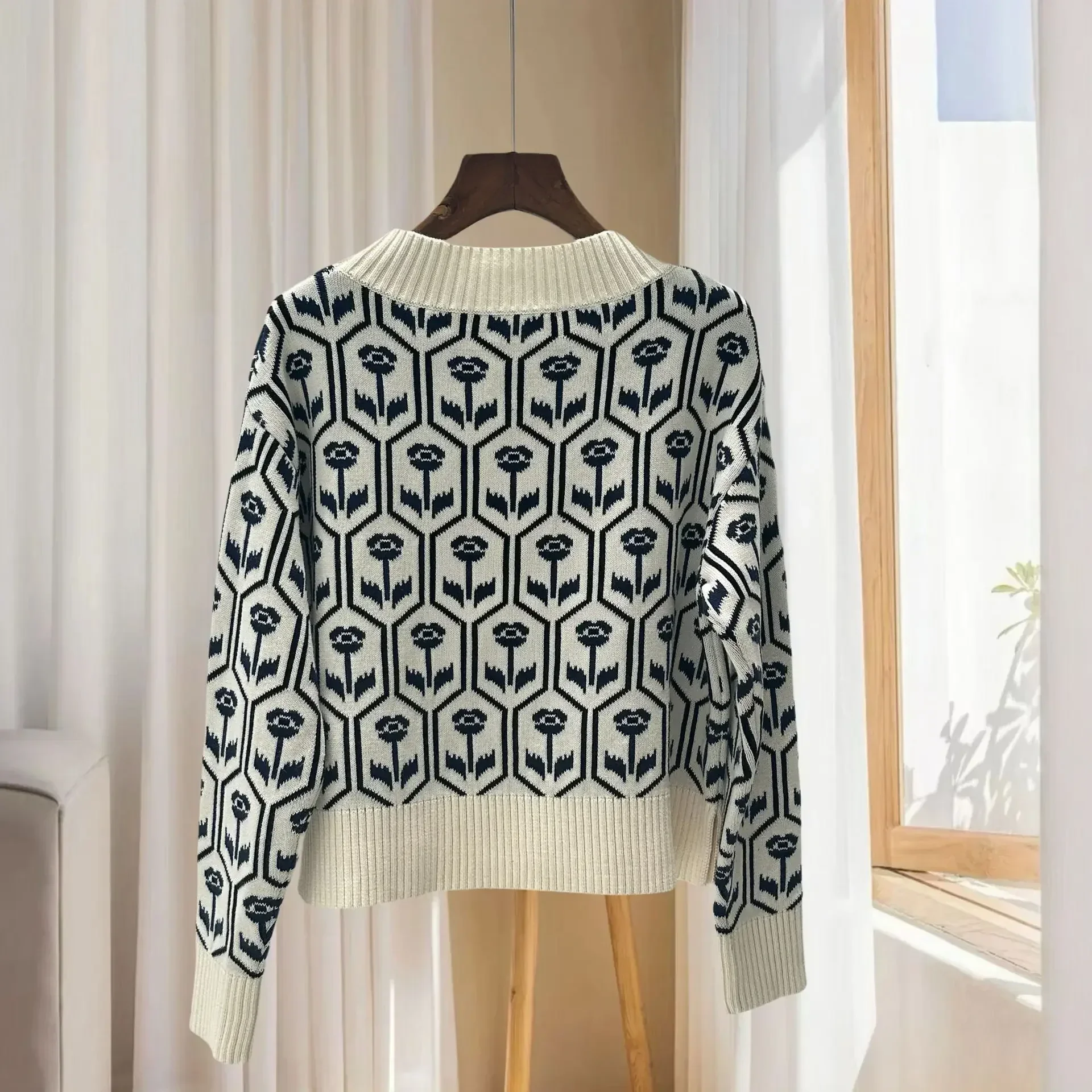 2024 Women's New Autumn and Winter Lozenge Flower Jacquard Round Neck Long Sleeve Loose Sweater Women's Commuter Cotton Top