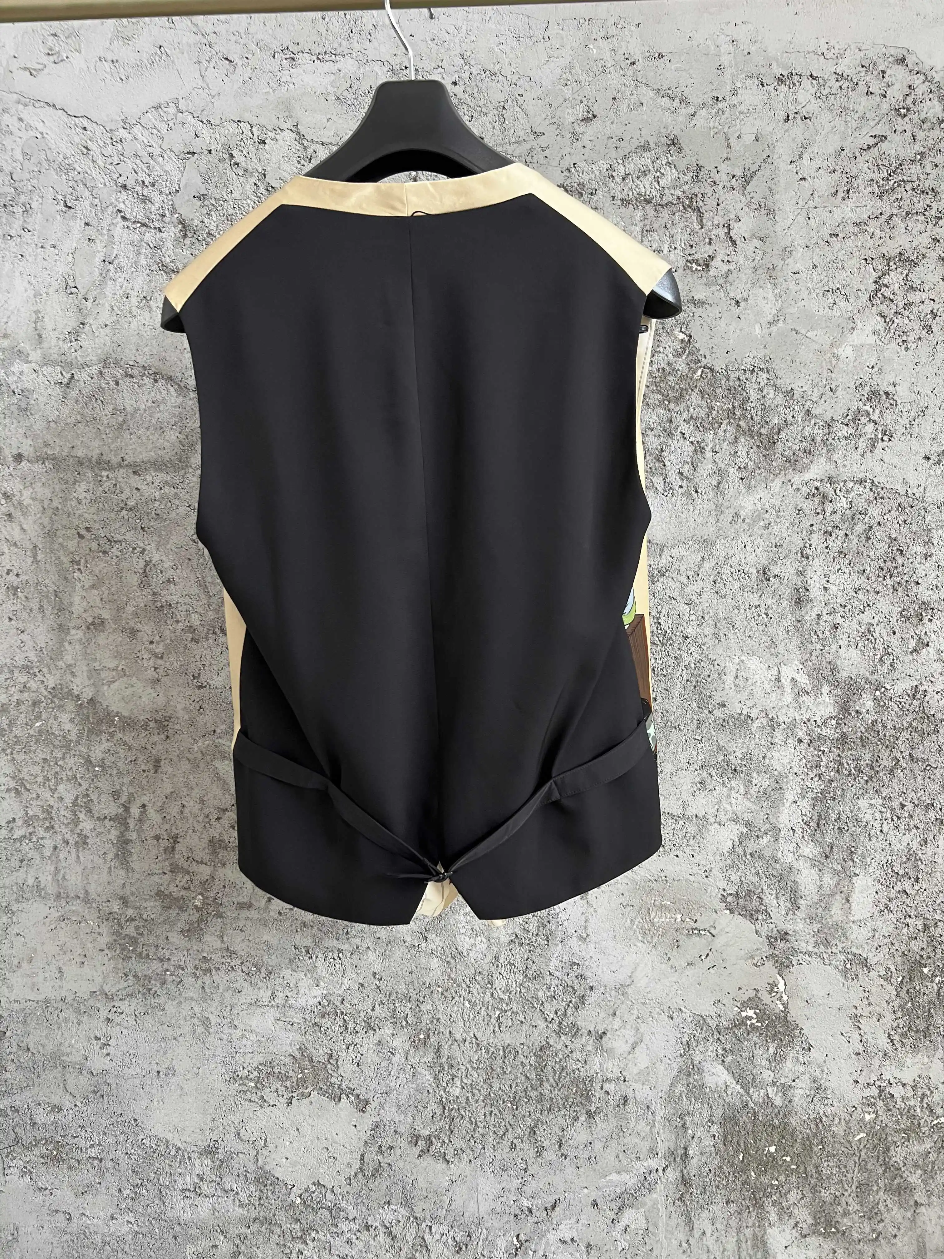 Deer Cry Pavilion Silk printed horse Jacket Knight
