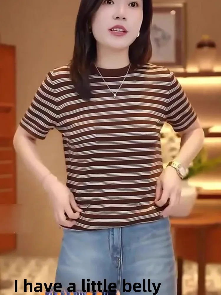 Comfortable round Ne Striped Color Blo ort Sve T-irt Korean Sle Base irt Faionable Summer Design Sense