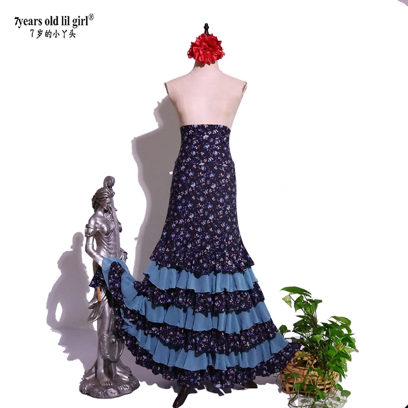 El vestido flamenco con volantes en la cadera es una marca popular de ropa de baile DTT108