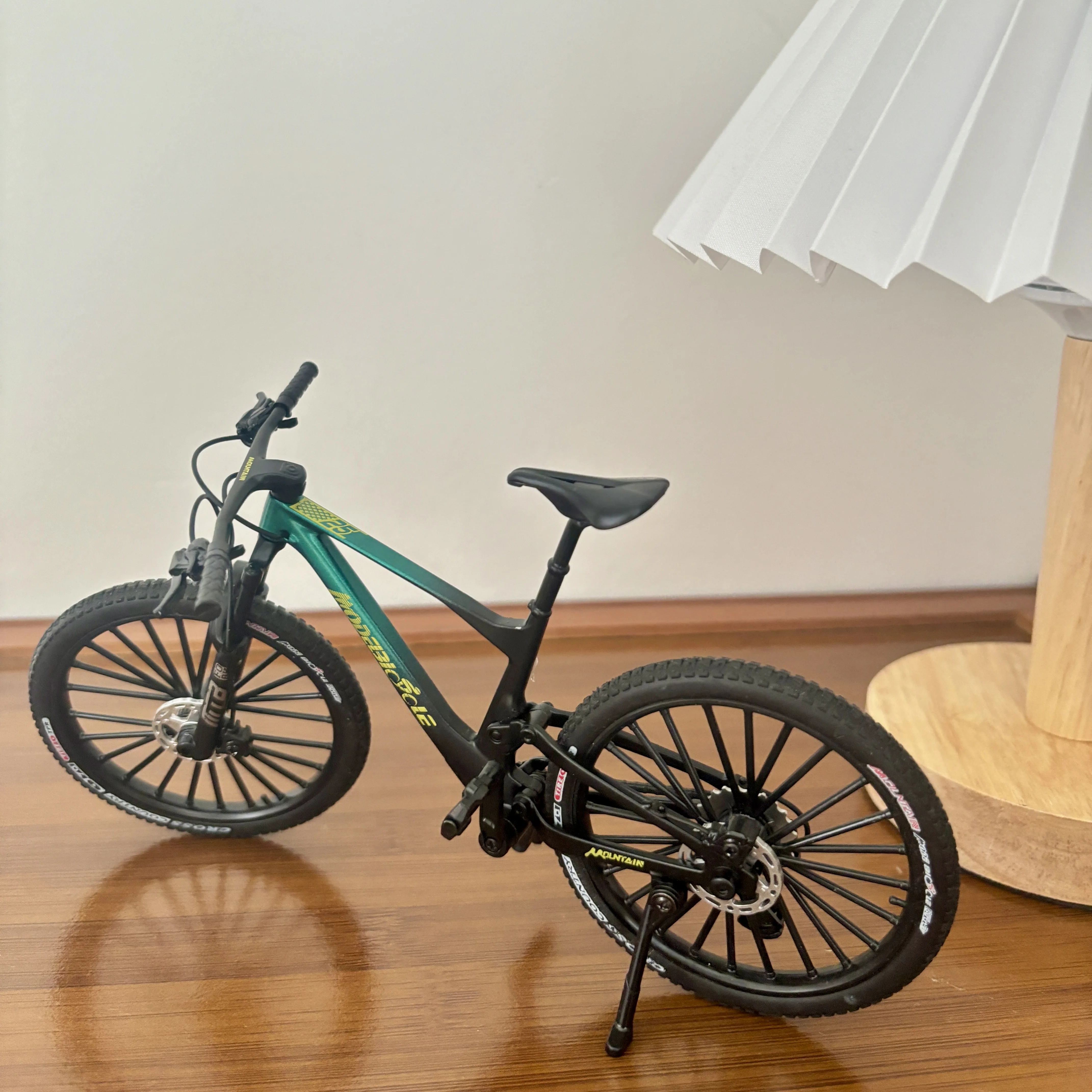 1:8 Mini Model Alloy Bicycle Diecast Metal Finger Adult Mini Bike Simulation Collection Gifts Toys Boys14+