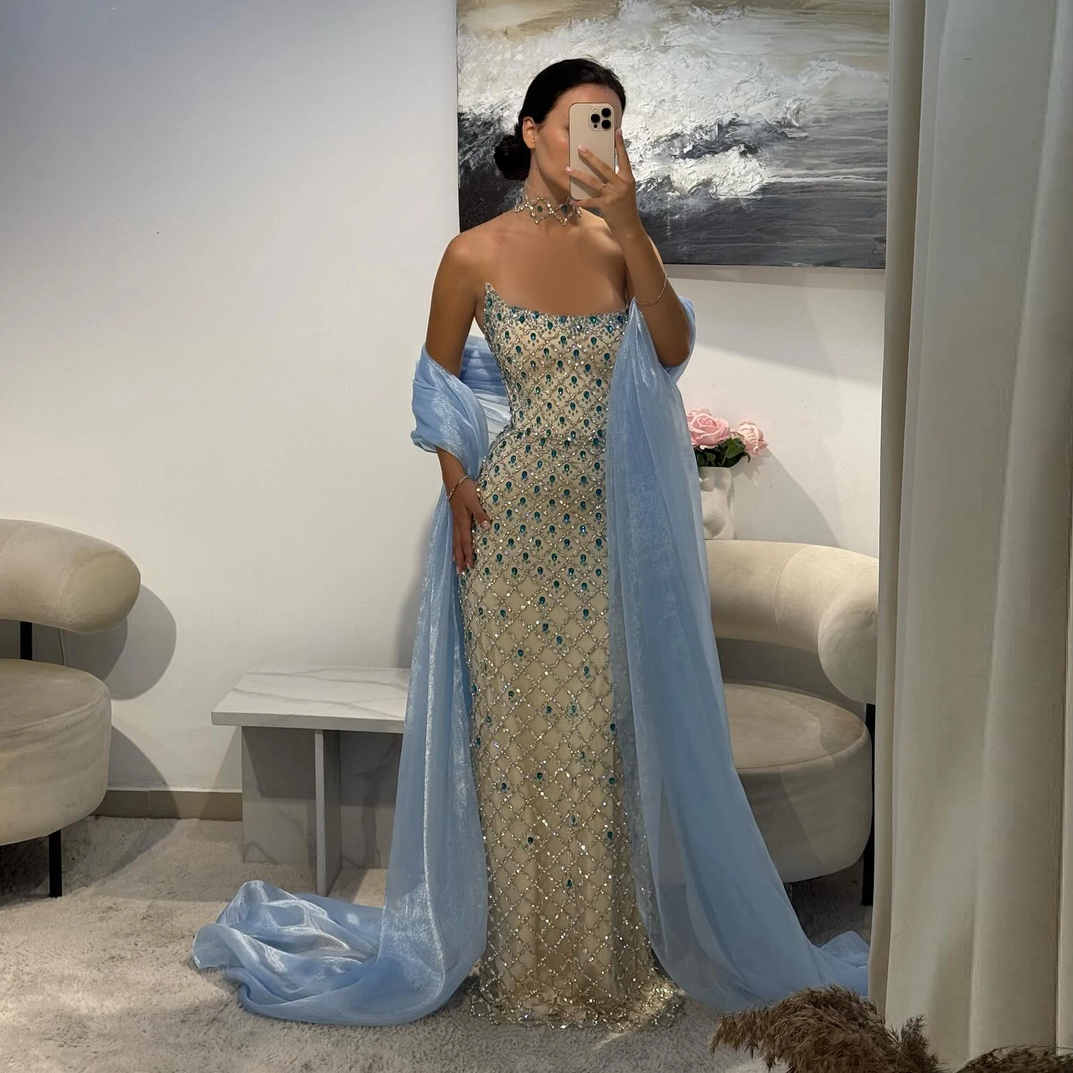 Sharon Said Dubai Elegantes Blaues Trägerloses Kristall-Meerjungfrauenkleid mit Cape Arabisches Damen-Abendkleid SS506 Maßanfertigung – Detail 1