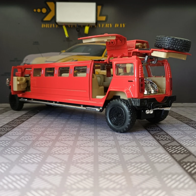 1:32 simulação Hummer versão estendida liga modelo de carro ornamento, portas e capô do motor, porta-malas pode ser aberto, som e luz