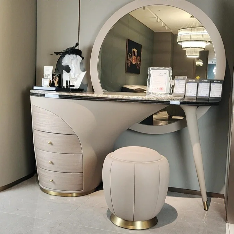Light luxury villa, bedroom dresser, Italian high-end sense, makeup table with lamp 3
