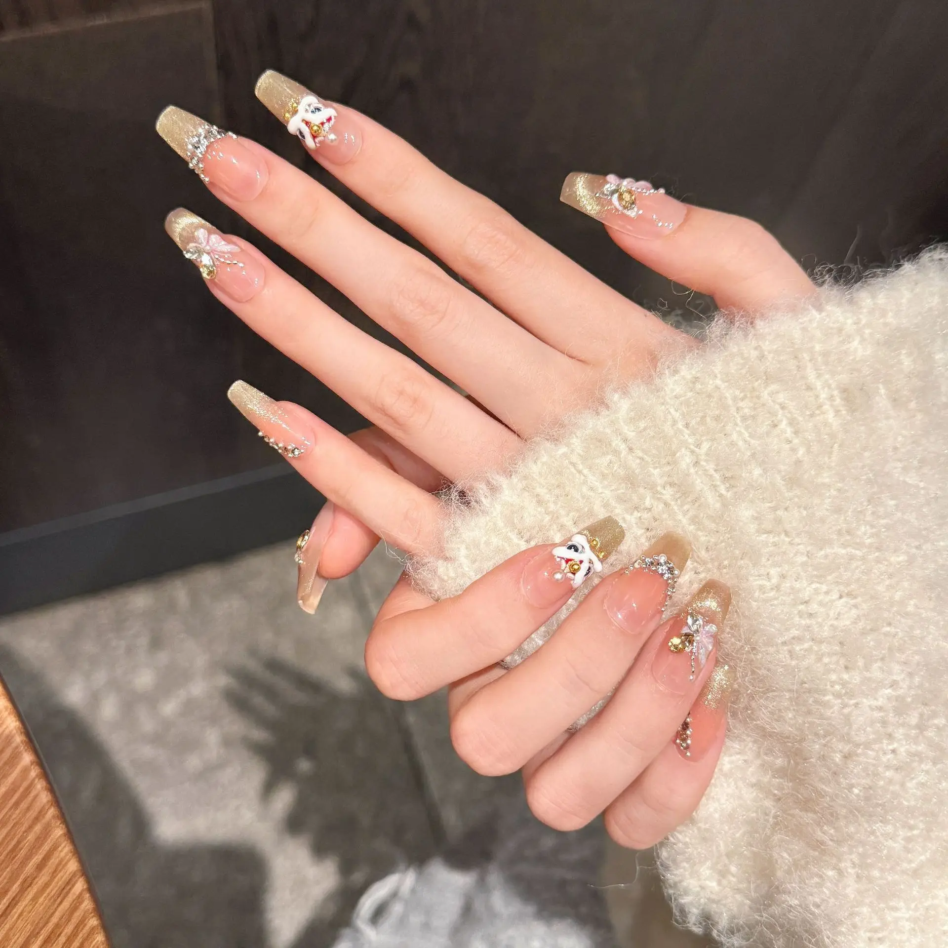 10 pçs leão dourado ano novo venda quente borboleta da sorte ouro-strass gato-olho unhas com ferramentas de 4 peças fortes abas adesivas de unhas