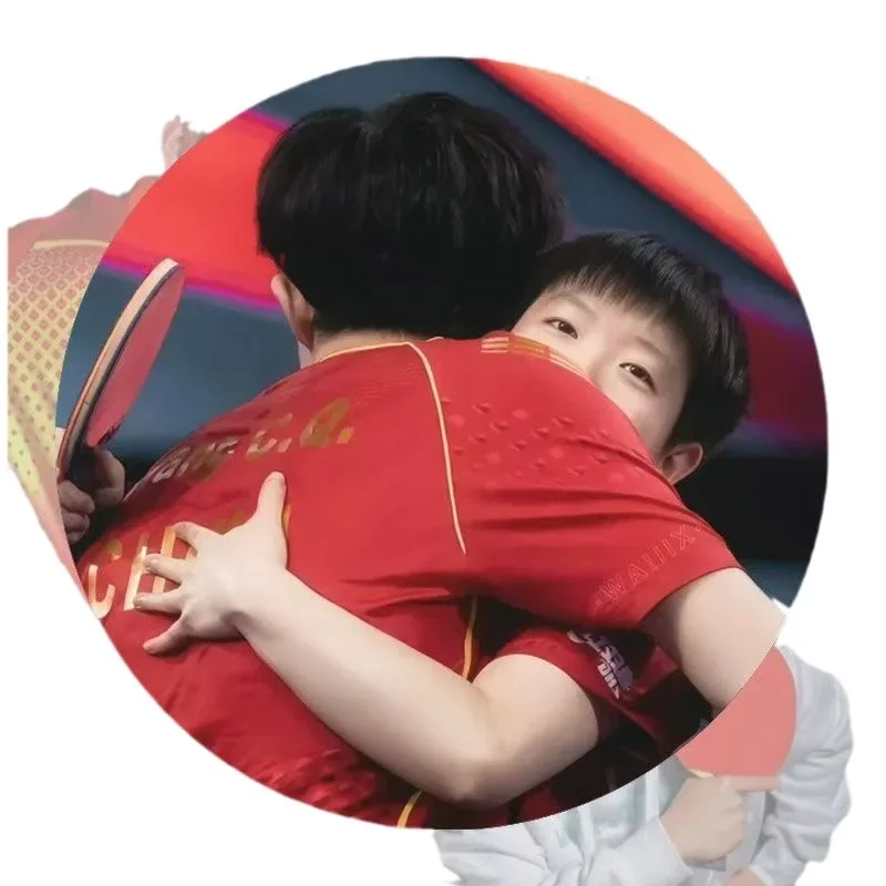 Sun Yingsha and Wang Chuqin's chest badge brooch accessories