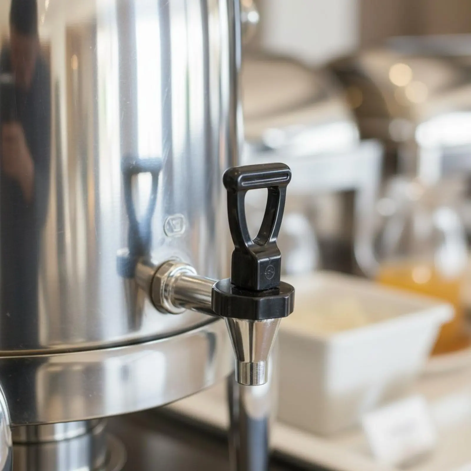 Buffet Beverage Dispenser Large Capacity Cold Drink Server with Spigot Stainless Steel Drink Urn Elegant Design for Hotel, Party