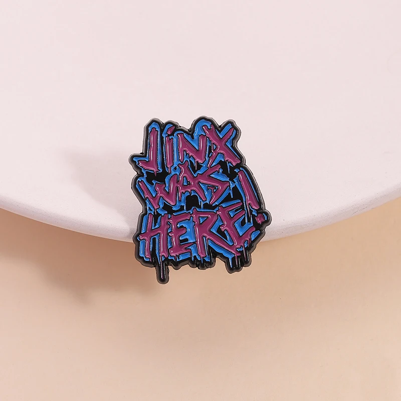Jinx Was Here Emaille Pin Hot Riot Games Metall Brosche Revers Rucksack Abzeichen Modeschmuck Geschenk für Gamer Fans Freunde