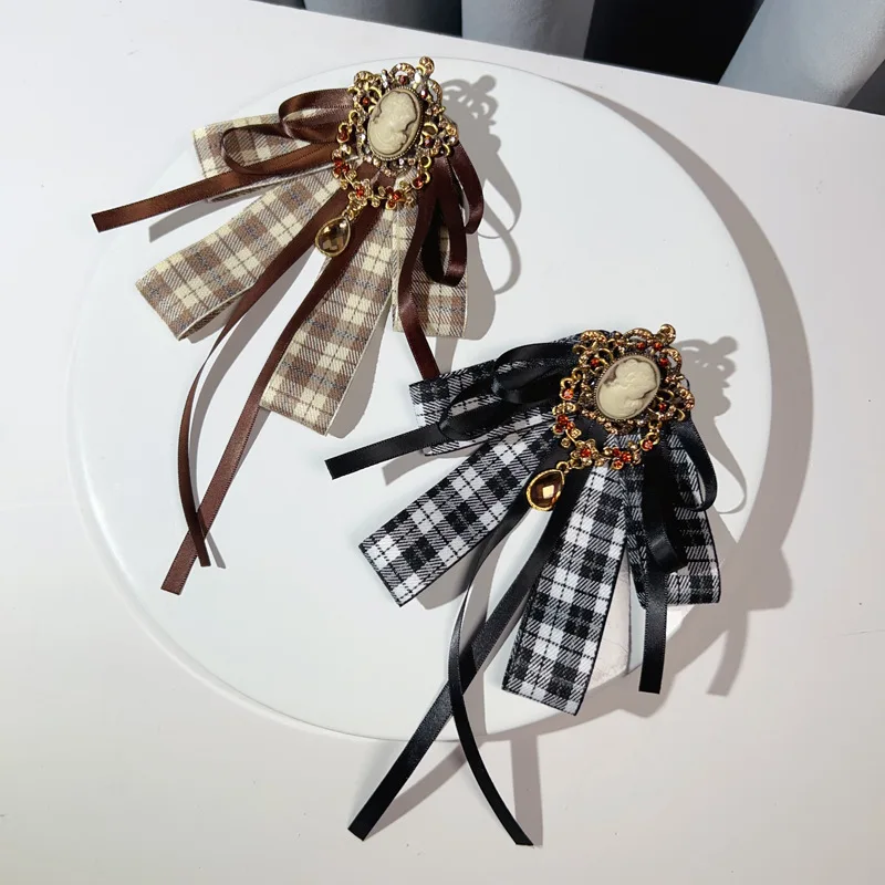 Retro Stoff Schleife Brosche Kristall Schönheit Kopf College Britischen Stil Hemd Kragen Pin Schleife Anstecknadeln für Frauen Zubehör – Detail 3