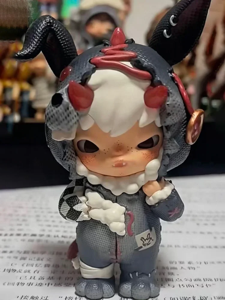 Image of POPMART Hirono Halloween All Star Collection Serie Figur Blindbox Niedlicher Killer-Hase Mystery Box Spielzeug Buny Labubu Hacipupu Geschenk